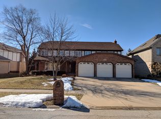136 N Oak Mill St, Addison, IL 60101