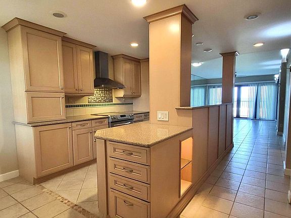 5th image of 1901 1st St N APT 203