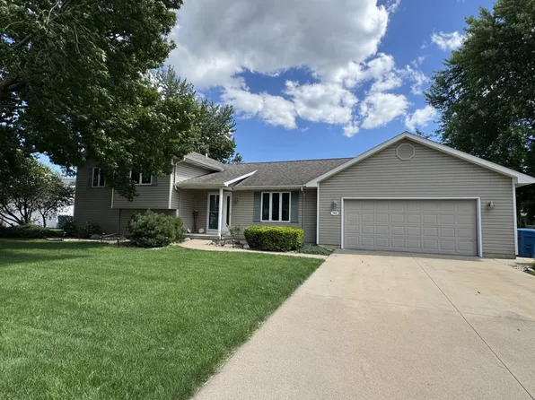 740 26th St, Peru, IL 61354