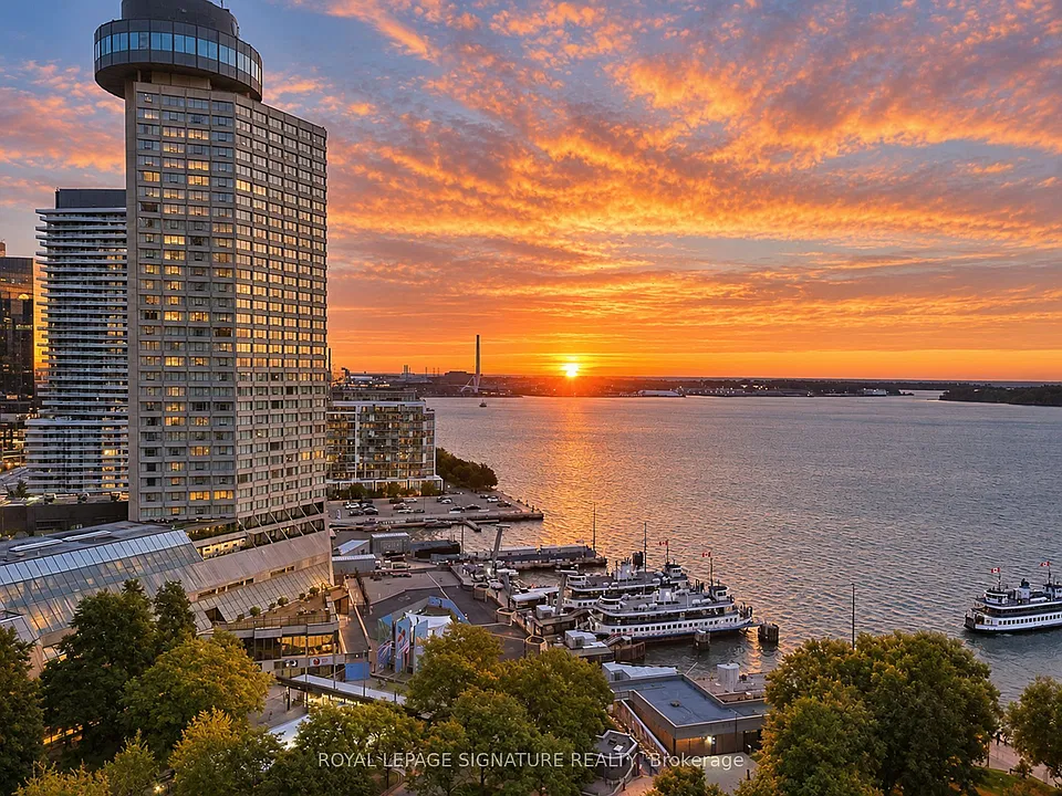33 Harbour Sq #1806