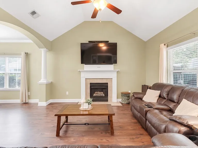 232 Cottonham Ct — Photo 34