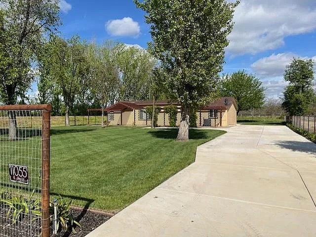 3 bed, 1890 sqft, $3,295 — Photo 3