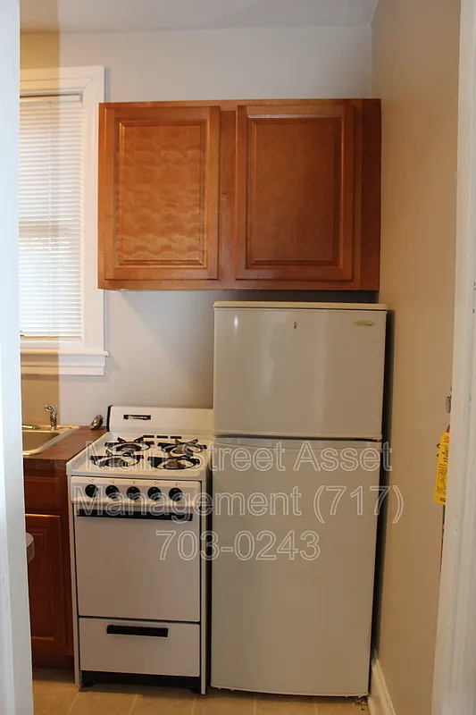 1 bed, 1.0 bath, $995 — Photo 2