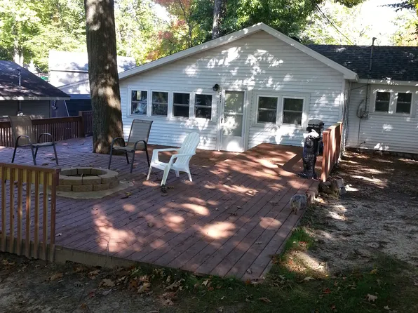 2621 Lansing St, Crystal, MI 48818