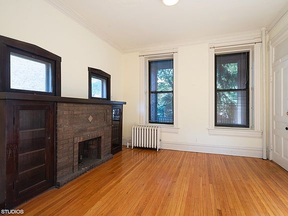 2nd image of 741 W Melrose St #1