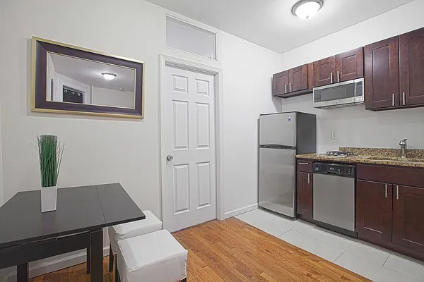 Rented by Avenues Real Estate | media 27