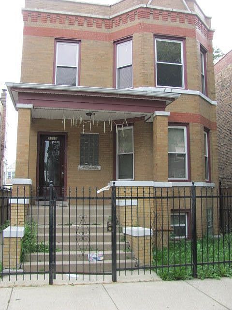 2nd image of 2315 N Avers Ave