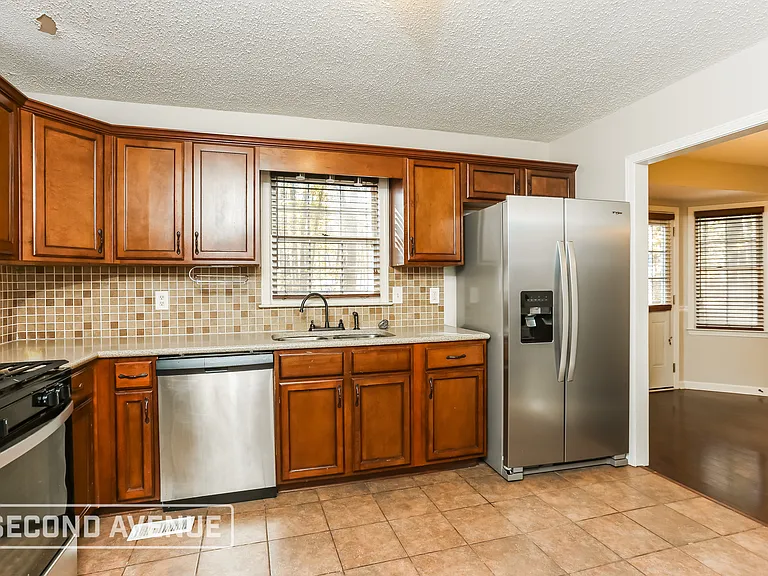 654 Ladora Dr — Photo 2