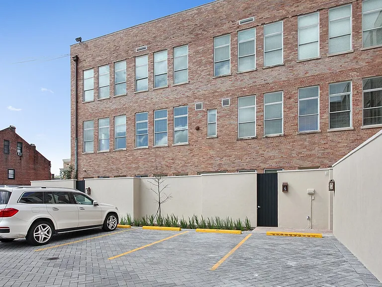 The Academy Luxury Apartments and Townhomes — Photo 61