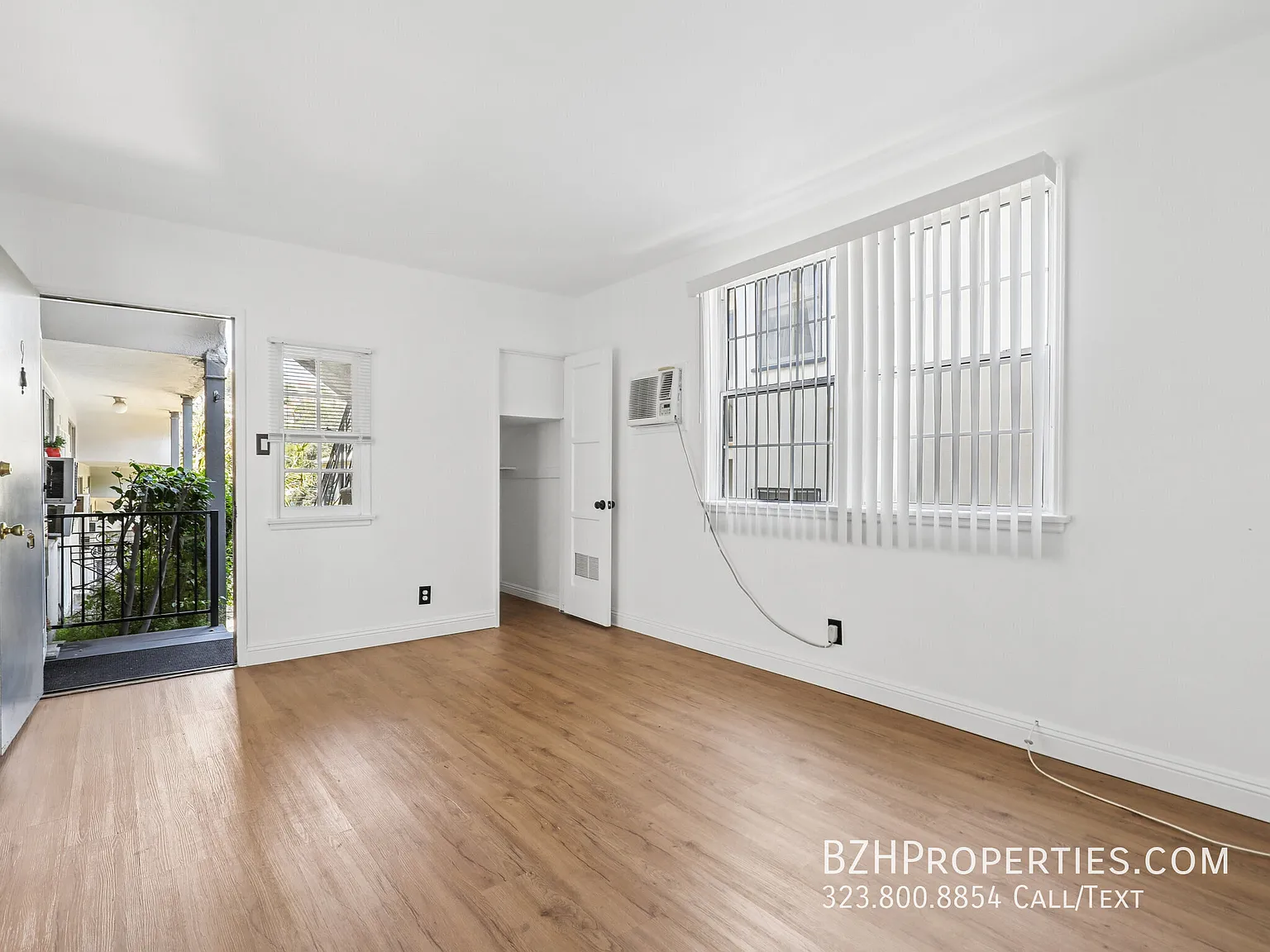Classic Los Feliz One Bedroom with Parking Available — Photo 4