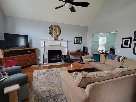 5th image of 3422 Meadowhill Dr