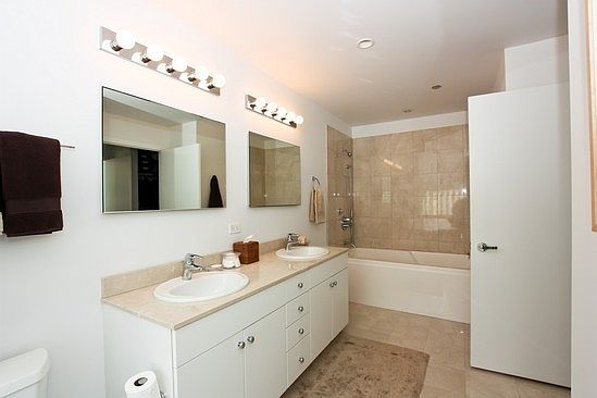 5th image of 8 E Randolph St Unit 1205