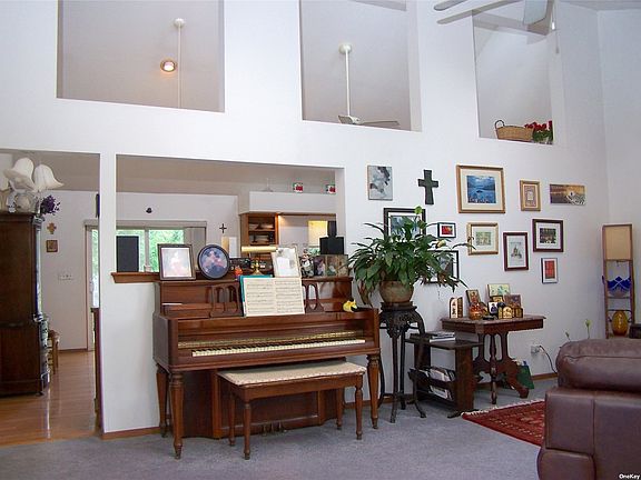 3rd image of 24 Harmony Dr