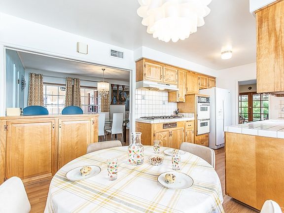 4th image of 9143 Valjean Ave