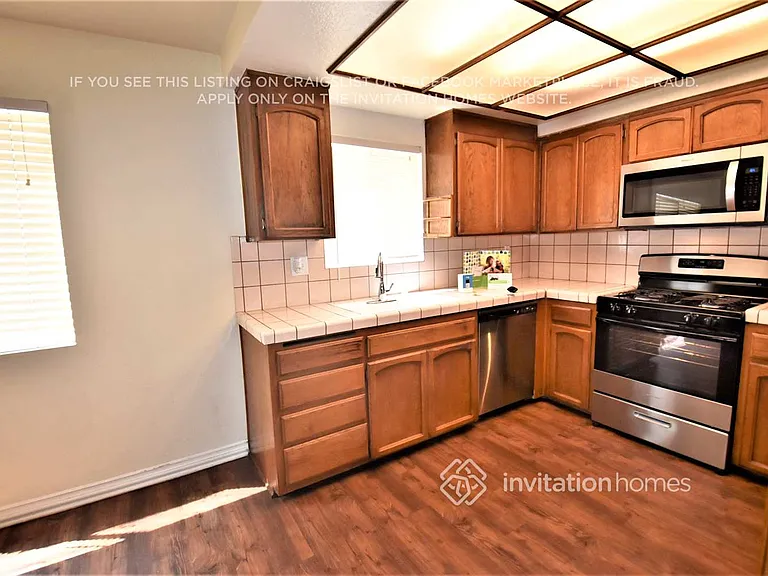 1435 W 3rd St — Photo 11