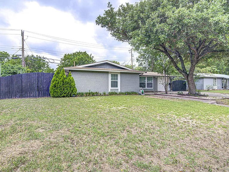 1311 Westmoor Dr — Photo 3