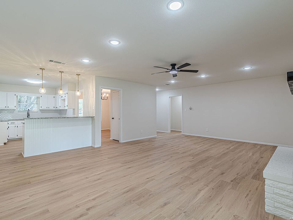 1st image of 506 Magnolia