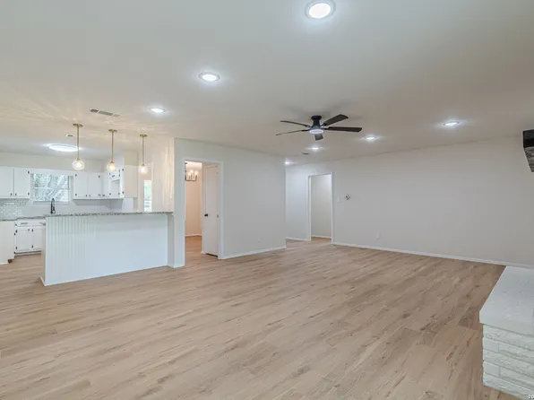 506 Magnolia, Jourdanton, TX 78026