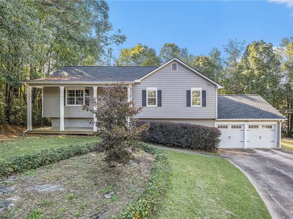 319 King James Dr, Dallas, GA 30157