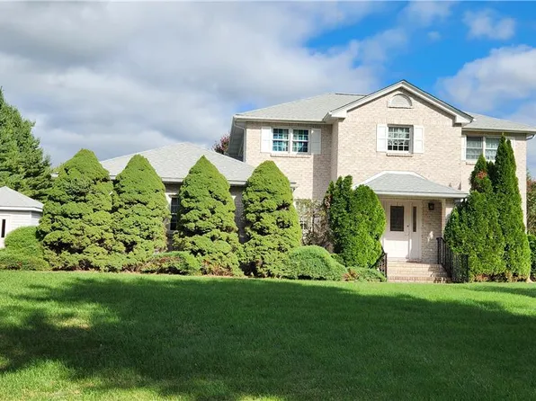 352 Woodline Rd, Nazareth, PA 18064