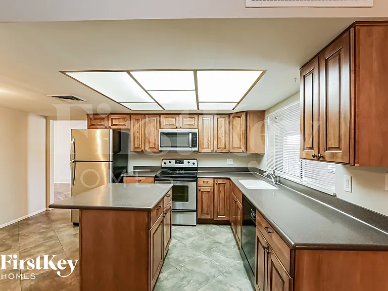 4656 W Townley Ave — Photo 6