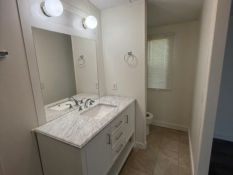 525 Rebecca Ln — Photo 12