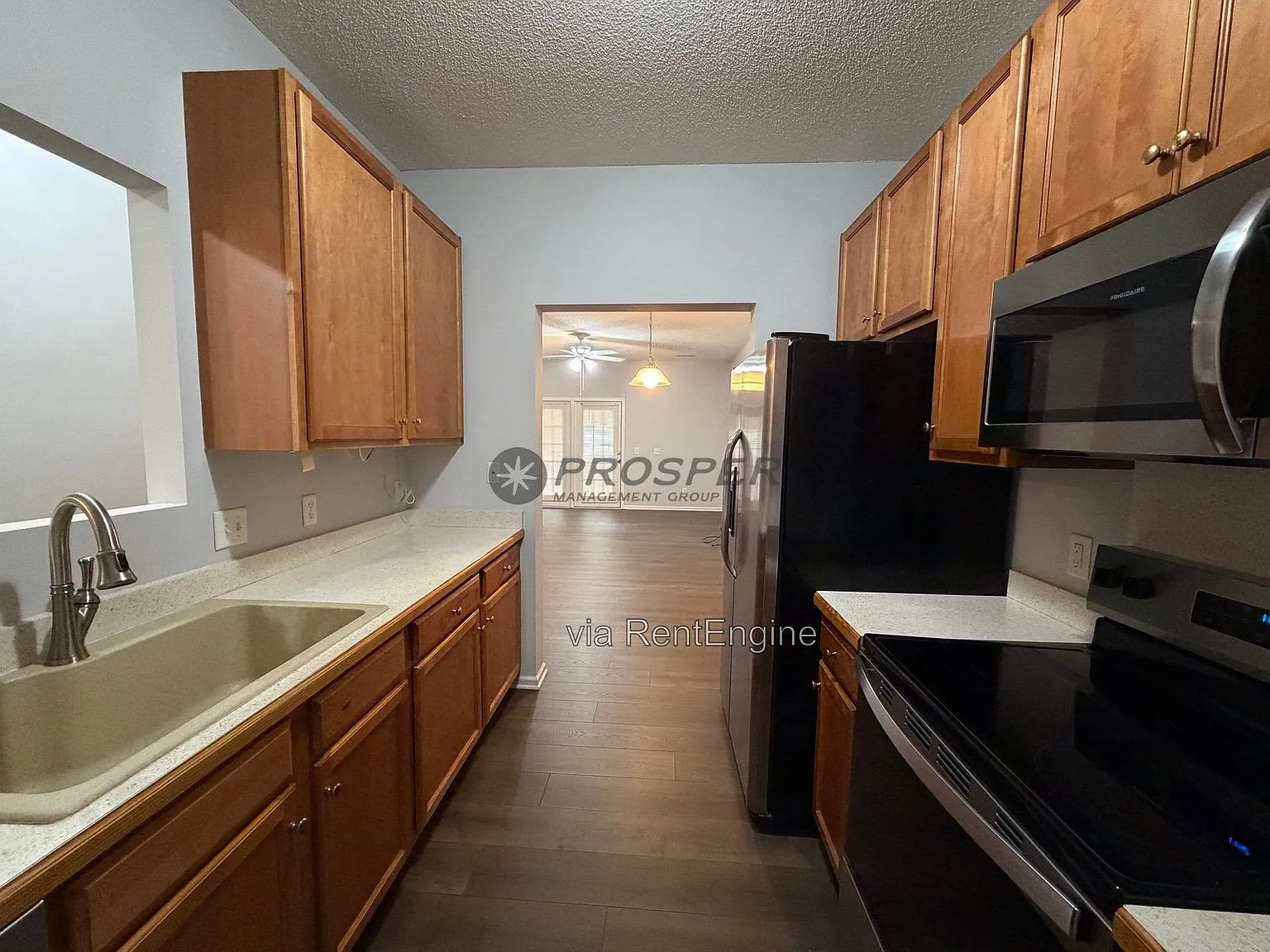 3 bed, 2.0 bath, 1408 sqft, $2,050 — Photo 4