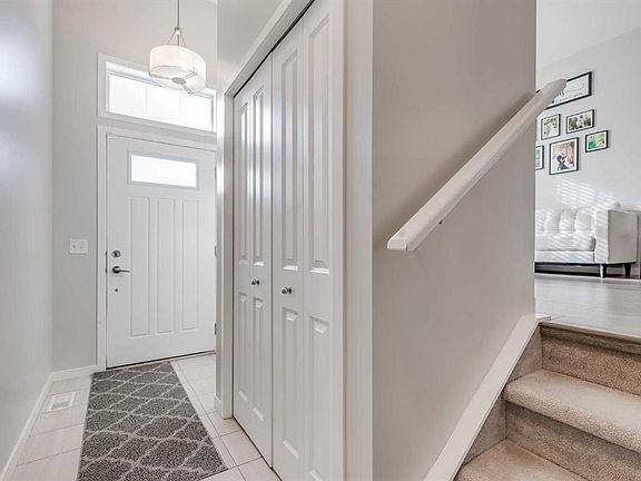 3rd image of 20 S Copperpond Rise SE