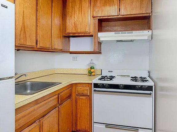 5th image of 505 E 79th St APT 2E