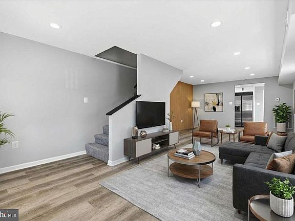 5th image of 132 Prospect St