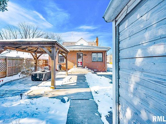 5th image of 1008 Pekin Ave