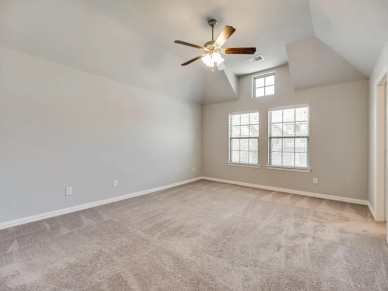 916 Brookville Ct — Photo 22