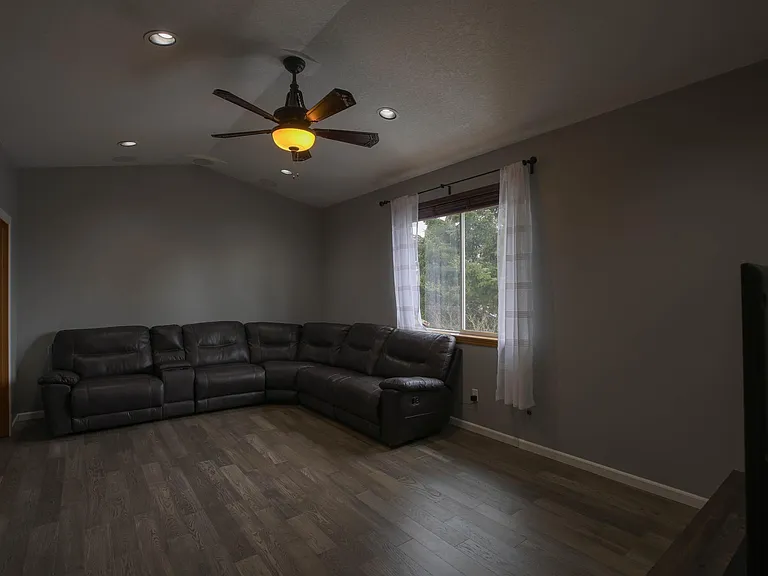 1555 SW Gilson Ct — Photo 31