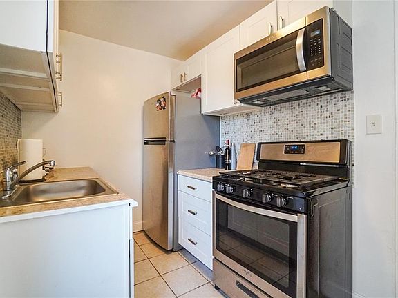 5th image of 387 Avenue S APT 3E