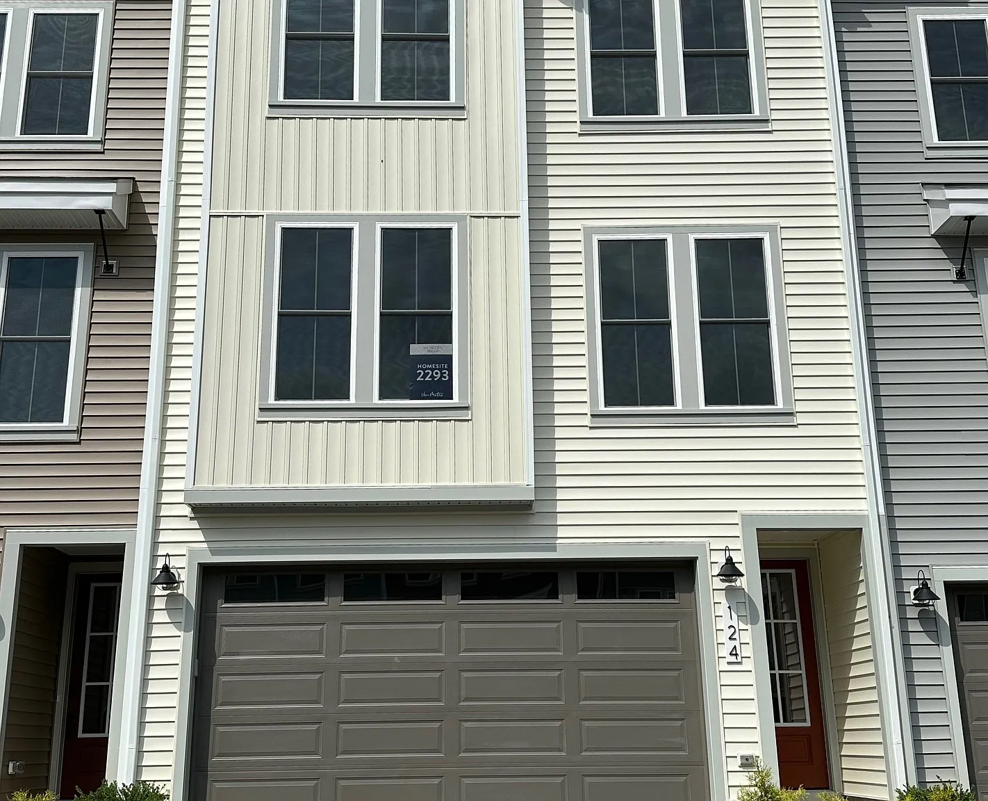 3 bed, 2388 sqft, $2,449 — Photo 2