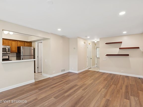 4th image of 1672 College Green Dr