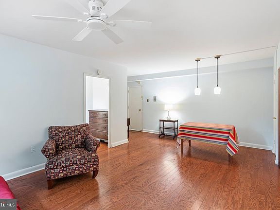 4th image of 310 Ridgemede Rd Unit 1