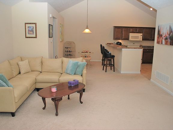 4th image of 9120 Royal Oak Ln