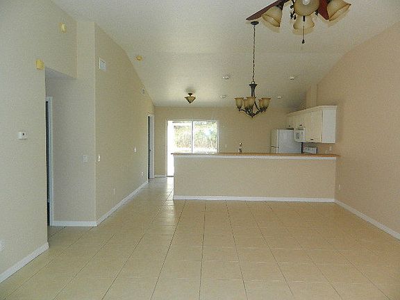 2nd image of 5 Lynn Pl