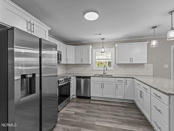 3rd image of 122 Cannon Boulevard