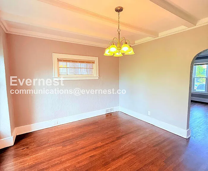 2047 Seward Ave — Photo 10