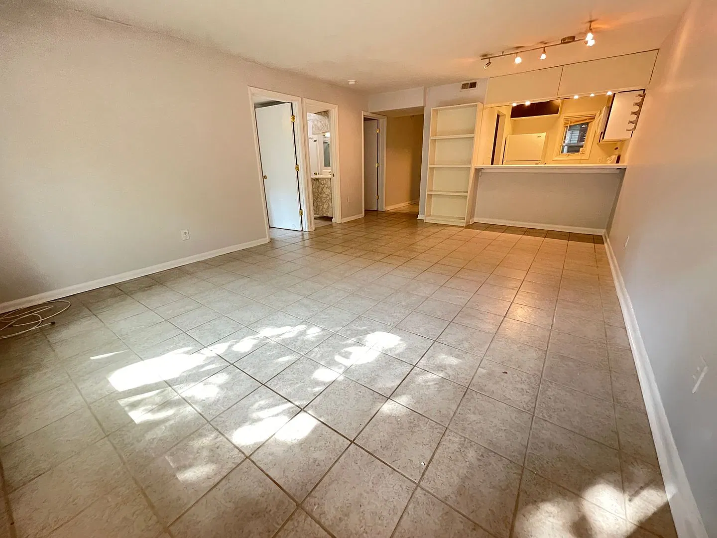 Sleek, Modern Two bedroom Chancellor Square available in August 2027! Walk to Campus! — Photo 4