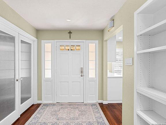 4th image of 715 INDIGO ST