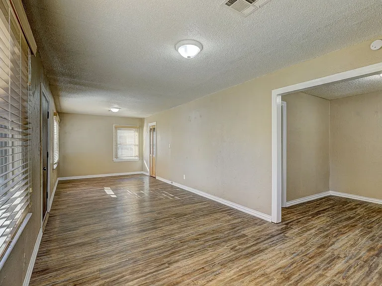 1713 N Page Ave — Photo 6