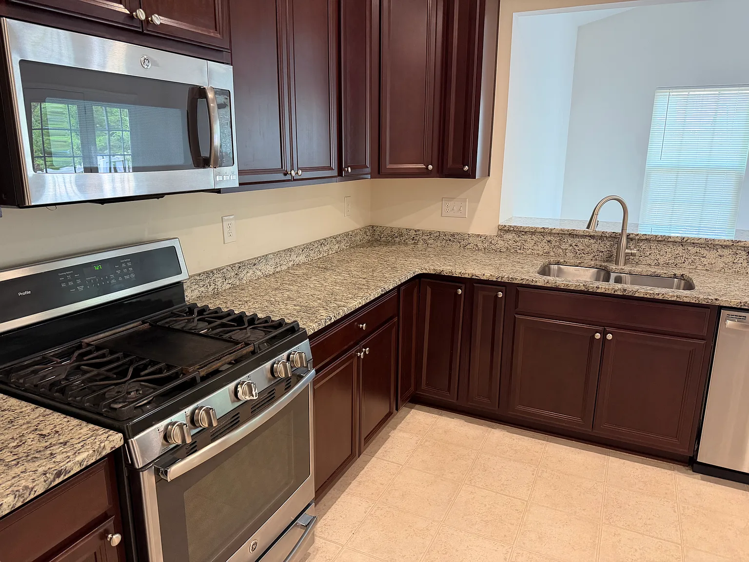 4 bed, 3.5 bath, 2112 sqft, $3,650 — Photo 4