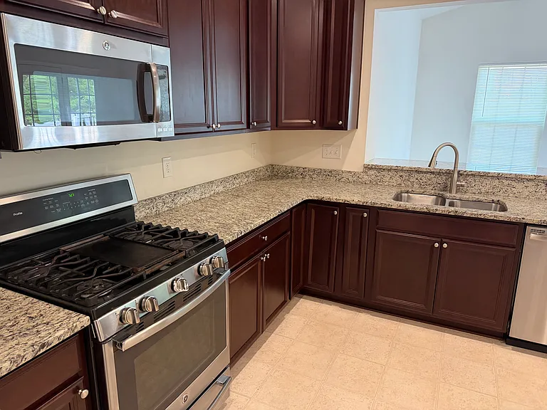 304 Sea Pine Dr — Photo 4