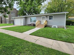 518 Cherry St, Lakefield, MN 56150