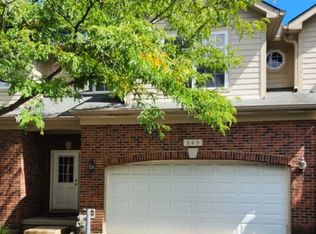349 W Pointe Dr, Vernon Hills, IL 60061