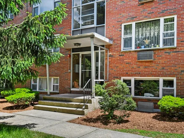 1105 Lexington St Unit 10-2, Waltham, MA 02452