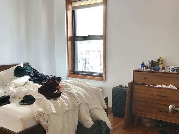 3rd image of 331 E 14th St #2R